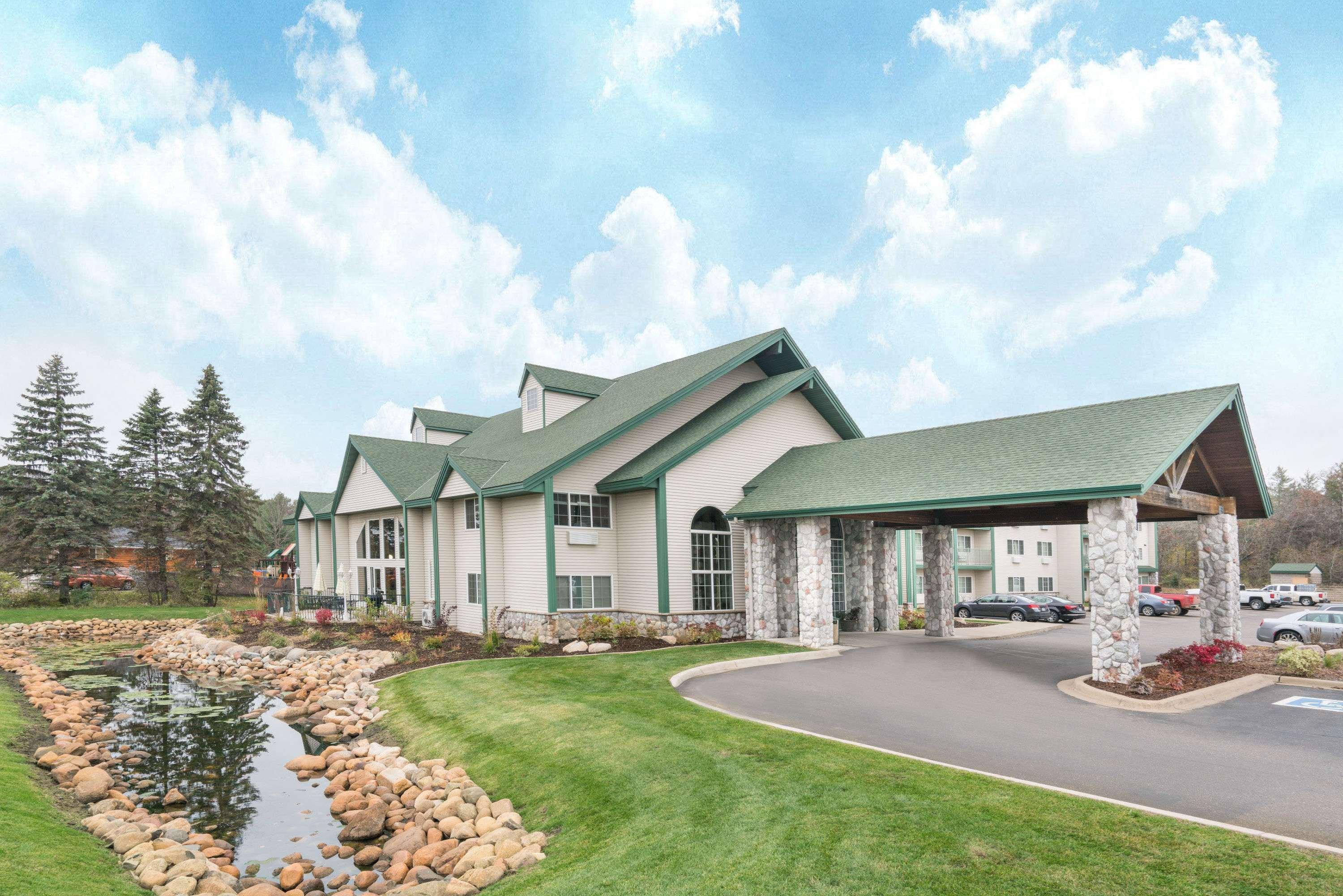 Hotel Baymont By Wyndham Baxter/Brainerd Area Exterior foto